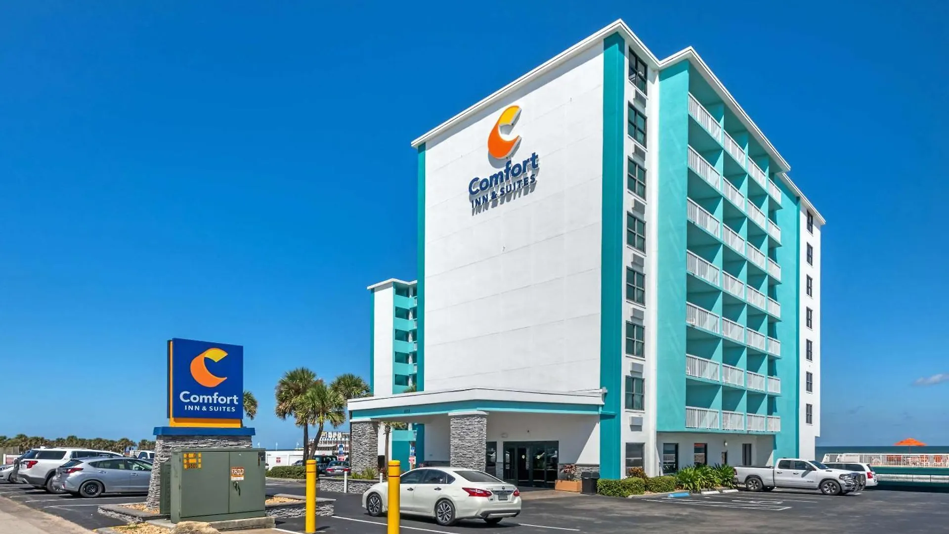 Comfort Inn & Suites Daytona Beach Oceanfront 3*,